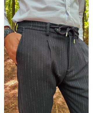 Eleganckie Spodnie Męskie w Cienkie Paski - Made in Italy