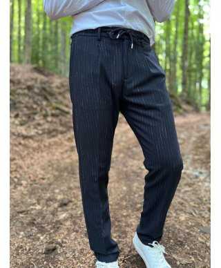 Eleganckie Spodnie Męskie w Cienkie Paski - Made in Italy