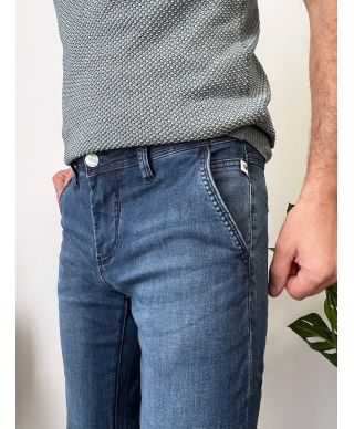 Stylowe spodnie męskie slim jeansowe w kolorze denim