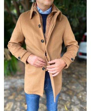 Elegancki płaszcz męski z czystej wełny w kolorze camelowym  – Cortina