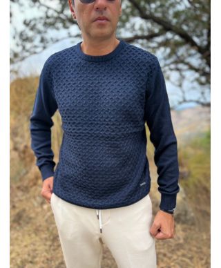 Sweter męski granatowy z okrągłym  dekoltem – elegancja i komfort na co dzień
