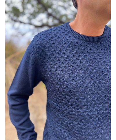 Sweter męski granatowy z okrągłym  dekoltem – elegancja i komfort na co dzień
