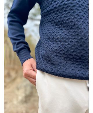 Sweter męski granatowy z okrągłym  dekoltem – elegancja i komfort na co dzień