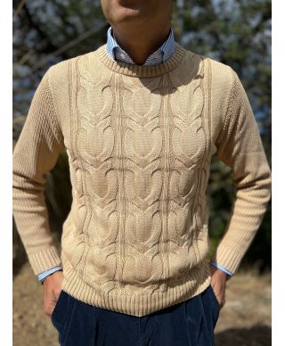 Sweter męski Lucas z warkoczowym splotem – klasyka w nowoczesnym wydaniu
