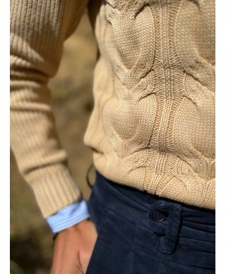 Sweter męski Lucas z warkoczowym splotem – klasyka w nowoczesnym wydaniu