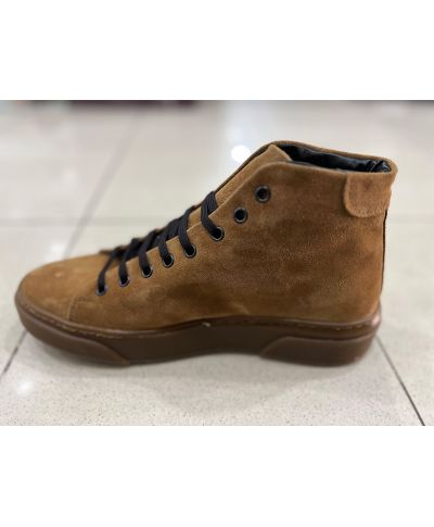 Męskie sneakersy - Zamszowa skóra – Wysoki model, podeszwa antypoślizgowa - Made in Italy