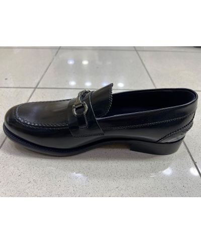 Czarne mokasyny męskie z ozdobną klamrą– eleganckie buty skórzane Made in Italy