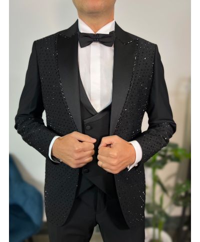Ekskluzywny smoking czarny z błyszczącymi detalami - Elegancja, która podkreśla wyjątkowe chwile