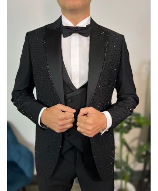 Ekskluzywny smoking czarny z błyszczącymi detalami - Elegancja, która podkreśla wyjątkowe chwile