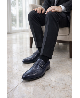 Granatowe mokasyny Favoloso ze skóry polerowanej – Elegancja i włoska jakość