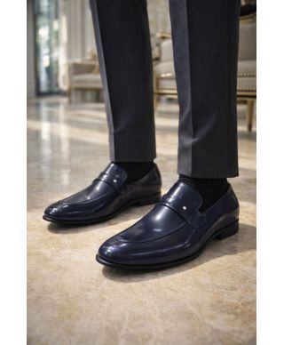 Granatowe mokasyny Favoloso ze skóry polerowanej – Elegancja i włoska jakość