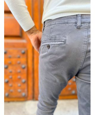 Spodnie męskie w kolorze szarym - kej jey, model Chinos